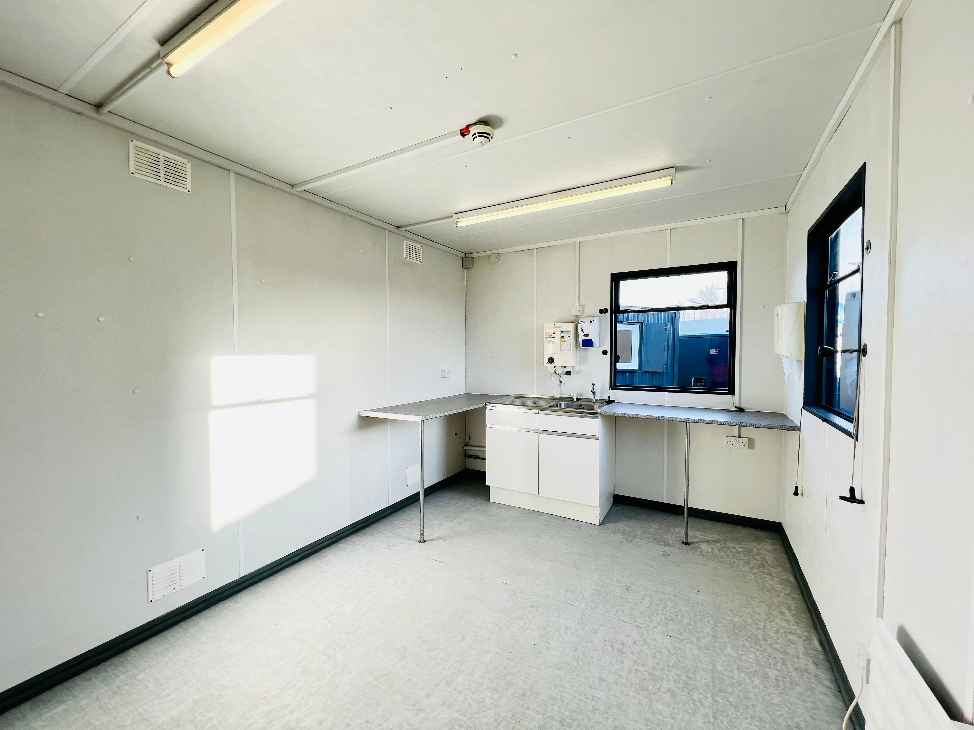 32 Ft Canteen / Office Cabin & 2 1 Toilet Block |50/50 Split | Reduced | No 759