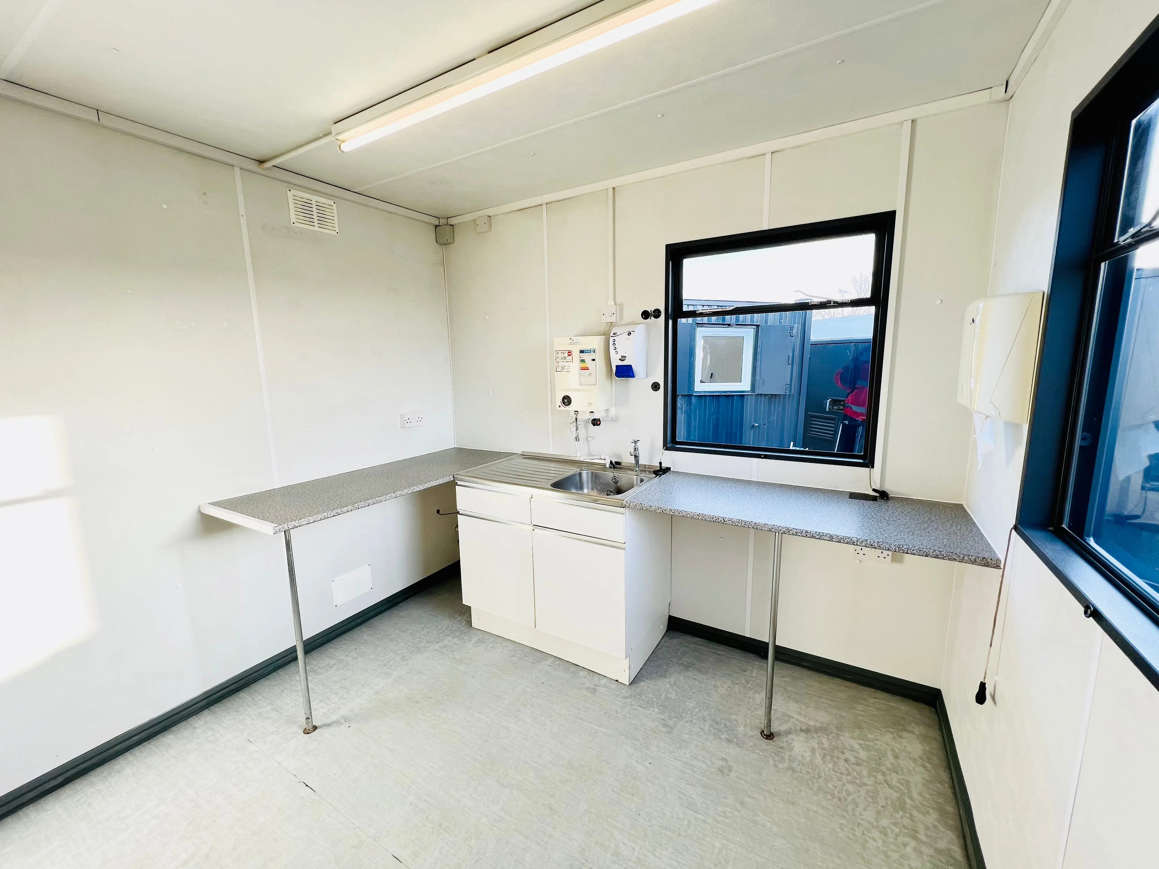 32 Ft Canteen / Office Cabin & 2 1 Toilet Block |50/50 Split | Reduced | No 759