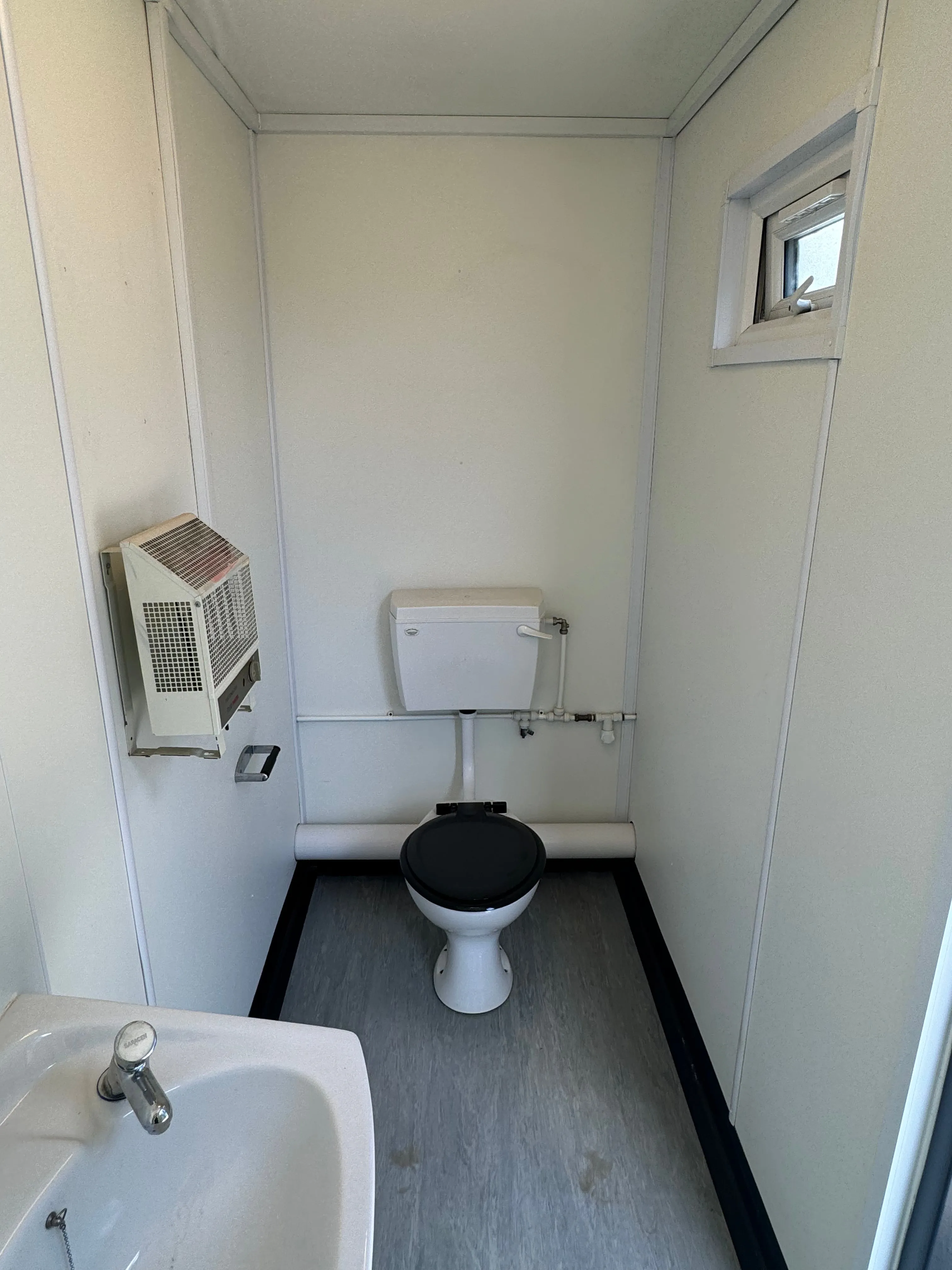 32 x 10 ft | 6 1 Toilet Block | Anti-Vandal | Portable Toilet Block No 1070