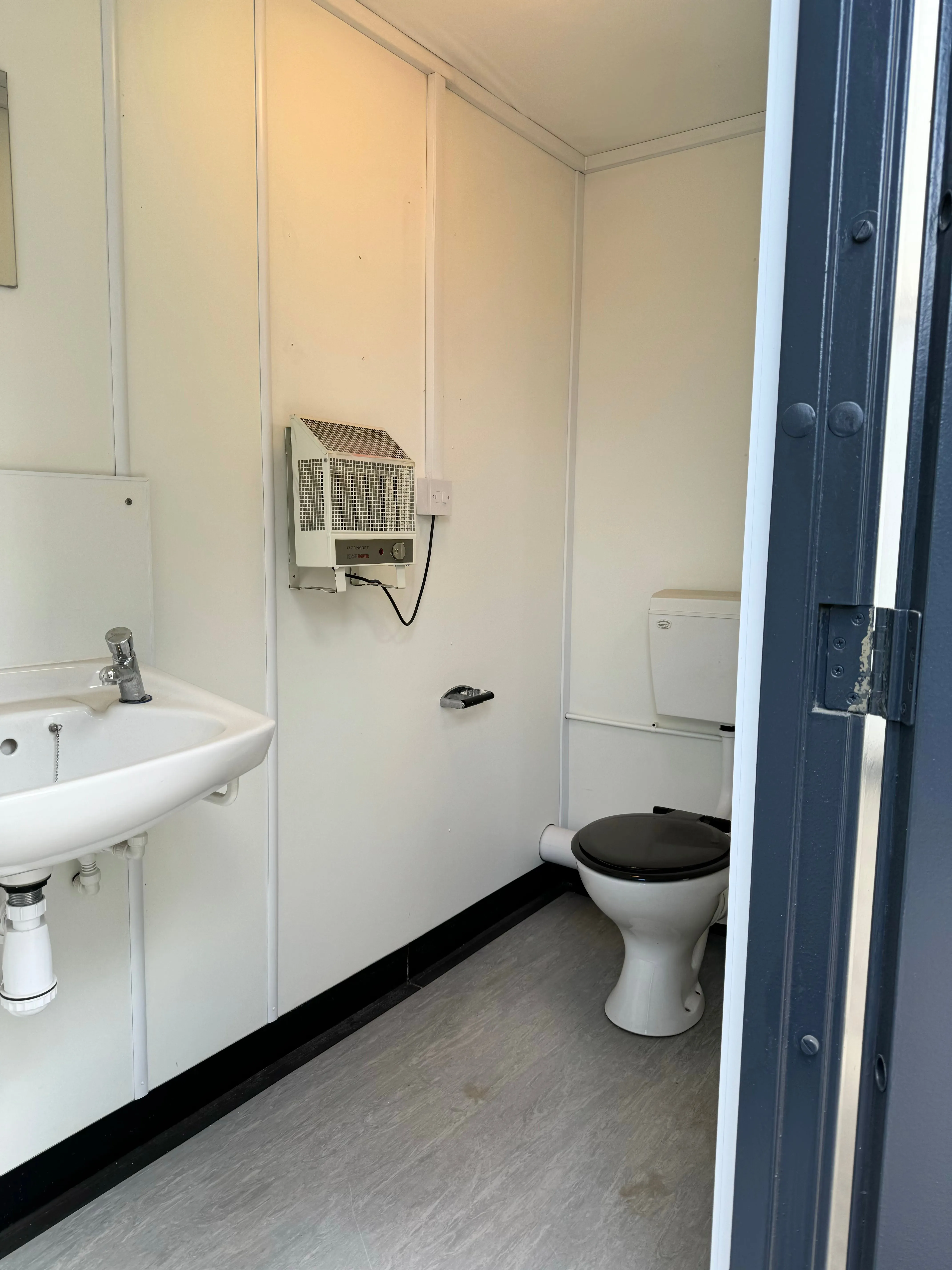 32 x 10 ft | 6 1 Toilet Block | Anti-Vandal | Portable Toilet Block No 1070