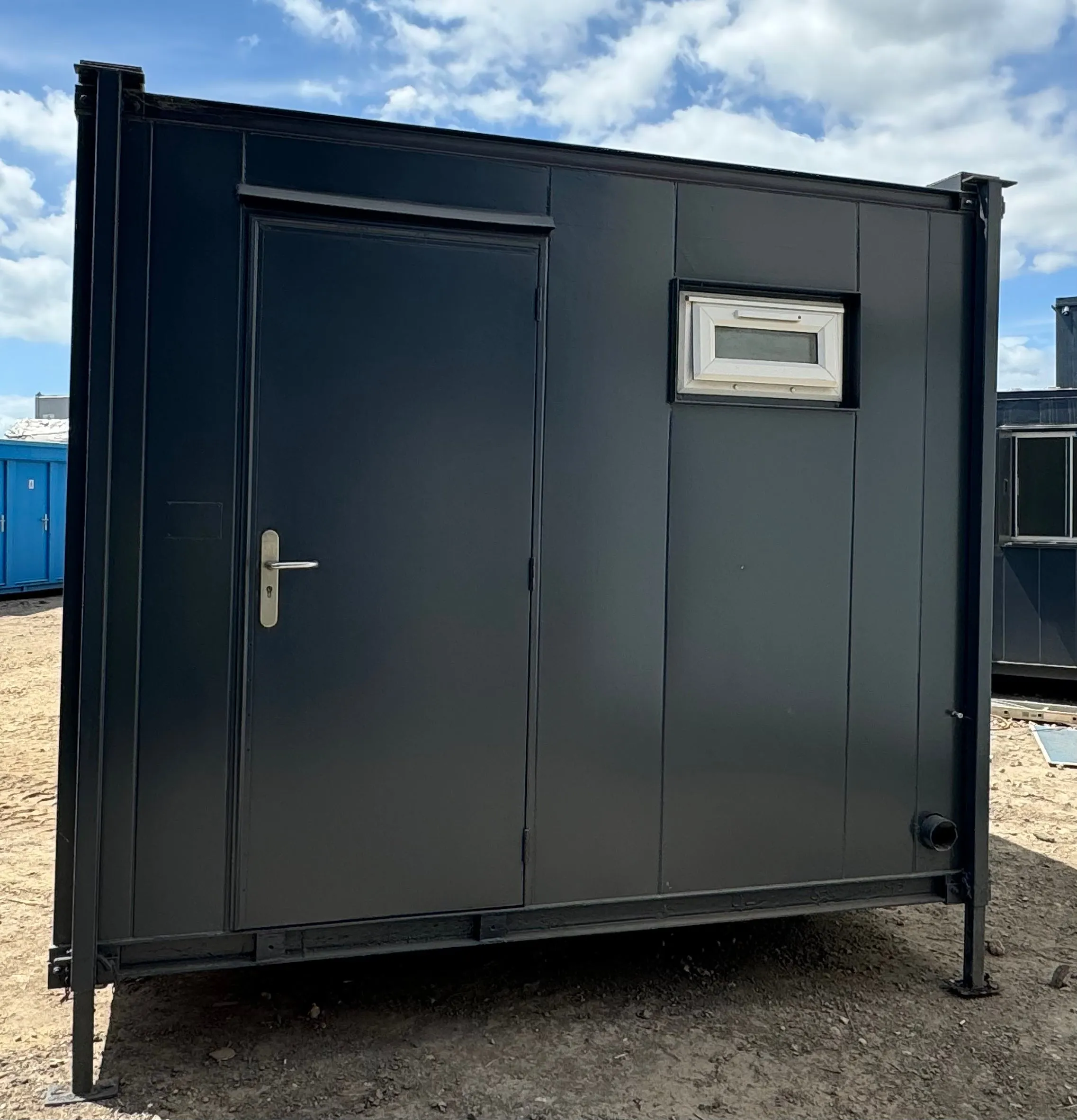 32 x 10 ft | 6 1 Toilet Block | Anti-Vandal | Portable Toilet Block No 1070