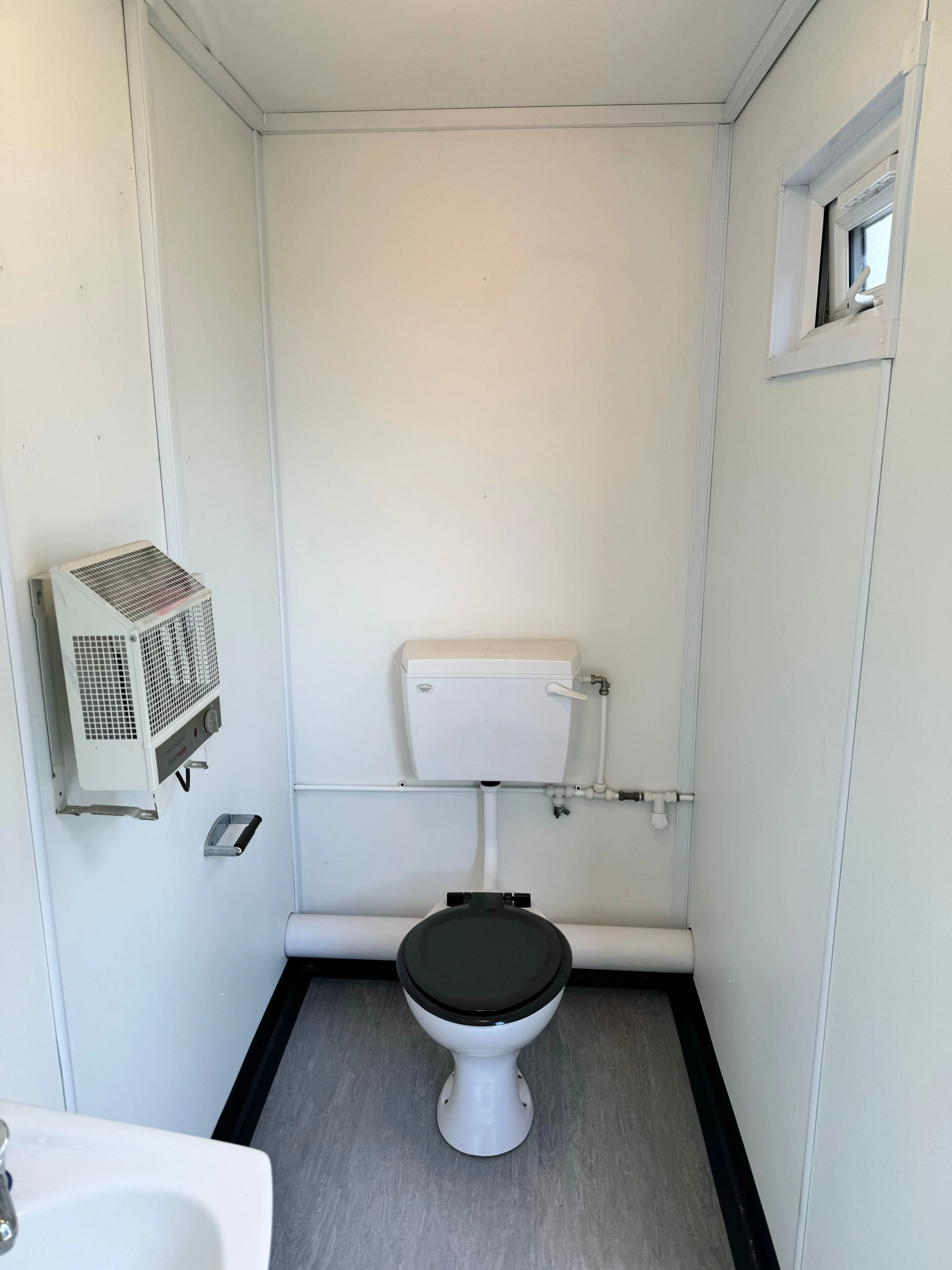 32 x 10 ft | 6 1 Toilet Block | Anti-Vandal | Portable Toilet Block No 1070